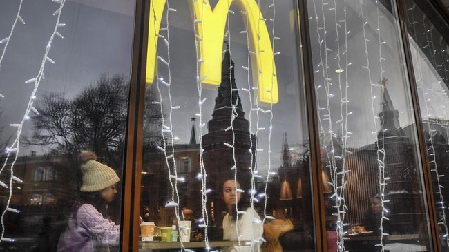 McDonald's Akui Sulit Tingkatkan Penjualan Imbas Agresi Israel di Gaza McDonald's nilai tak bakal ada peningkatan penjualan nan signifikan jika situasi tetap panas di Gaza dan boikot terus berlanjut.