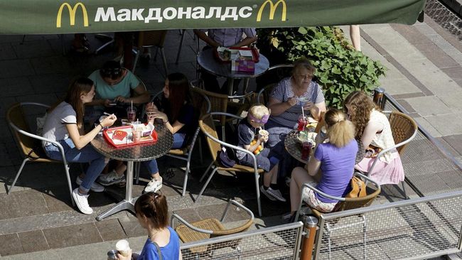 McDonald's akan menjual 850 gerai makanan cepat saji mereka di Rusia kepada Alexander Govor, pemegang lisensi dari GiD LLC.