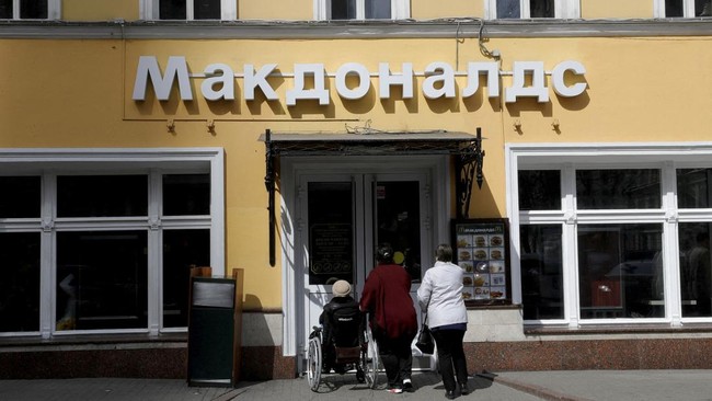 McDonald's Rusia akan berganti nama. Saat ini, mereka sedang mendaftarkan pilihan nama merek baru.