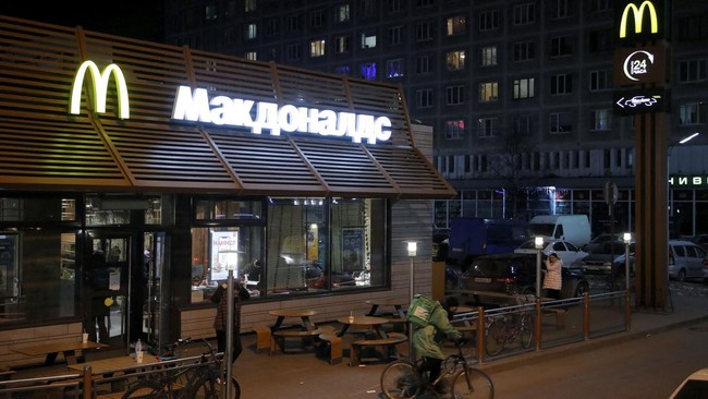 Rusia mengancam sejumlah perusahaan asing yang hengkang dari negara tersebut, seperti Coca Cola, McDonald's, dan Pizza Hut. Berikut ancamannya.
