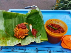 Menikmati Nasi Bungkus Pelabuhan Ketapang, Kuliner Murah Meriah Nan Lezat