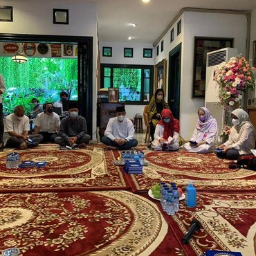 Beda Agama, Ini 7 Momen Nurul Arifin Gelar Pengajian 40 Hari Wafatnya Sang Putri