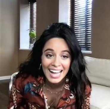 Penyesalan Camila Cabello Saat Insiden Payudara Terekspos di Depan Umun