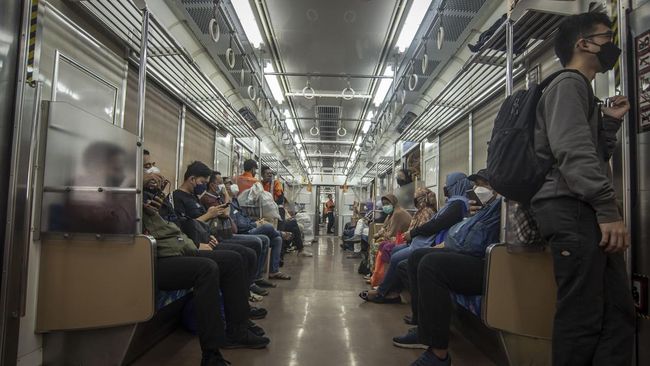 Tren Pengguna KRL Jabodetabek Naik 12 Persen Menjelang Idulfitri 2022 - CNN Indonesia