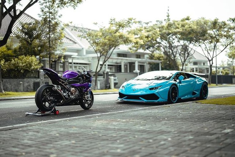 Doni Salmanan resmi ditahan terkait platform binary option Quotex. Yuk, tengok lagi koleksi motor dan mobil mewahnya!