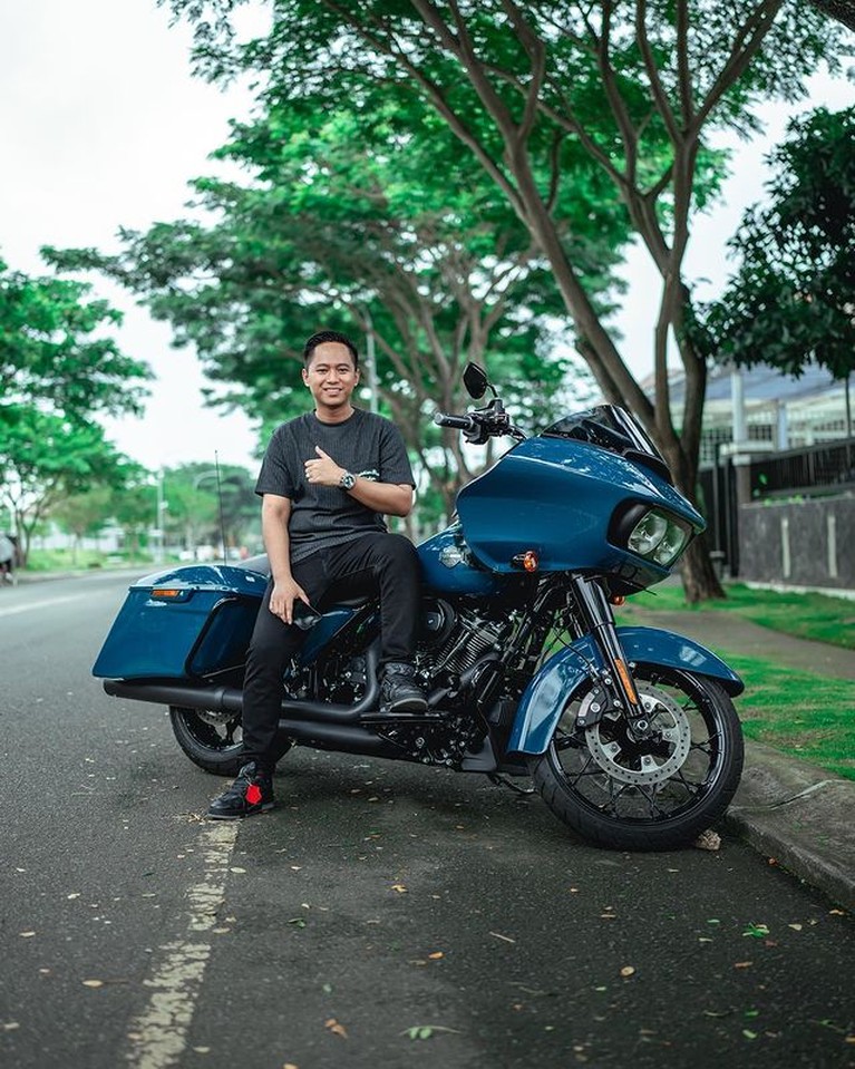 Potret Koleksi Motor dan Mobil Doni Salmanan Doni Salmanan resmi ditahan terkait platform binary option Quotex. Yuk, tengok lagi koleksi motor dan mobil mewahnya!