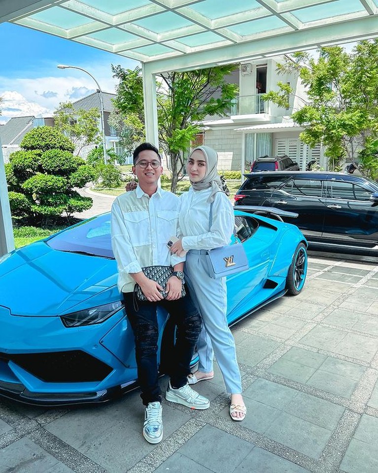 Doni Salmanan resmi ditahan terkait platform binary option Quotex. Yuk, tengok lagi koleksi motor dan mobil mewahnya!