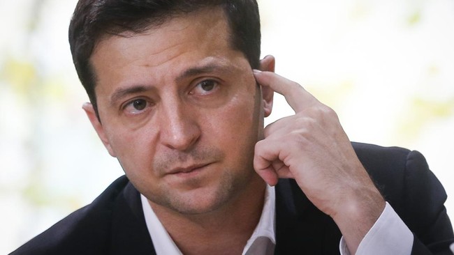 Presiden Ukraina Volodymyr Zelensky menilai ancaman nuklir dari Presiden Rusia Vladimir Putin hanya sekadar gertakan.