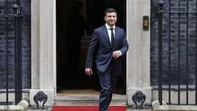 Zelensky Disambut Joe Biden Saat Tiba di Gedung Putih AS