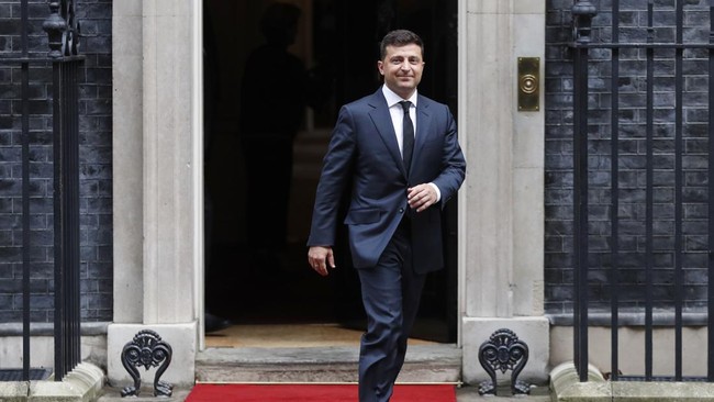 Presiden Ukraina Volodymyr Zelensky tiba di Gedung Putih pada Rabu (21/12). Ini kunjungan pertamanya ke luar negeri sejak invasi Rusia.