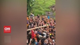 VIDEO: Heboh 'Hujan Uang' Gegerkan Warga