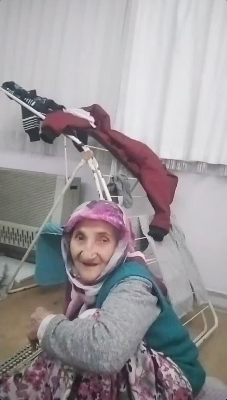 Rohimah dan Suami Bule Rohimah mantan istri Kiwil baru saja melepas status jandanya menikah dengan bule Turki. Yuk, intip potret Rohimah dan suami!