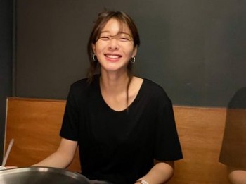Belajar akting secara otodidak, Seol In Ah membuktikan kemampuannya sebagai aktris dengan sejumlah penghargaan yang telah ia raih. Ia juga telah dinobatkan sebagai aktris pendatang baru terbaik di tahun 2018 lalu./ foto: instagram.com/_seorina