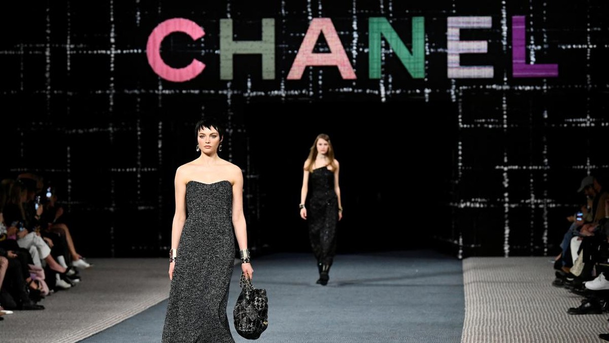 FOTO: Chanel dan Ode untuk 'Tweed' di Paris Fashion Week