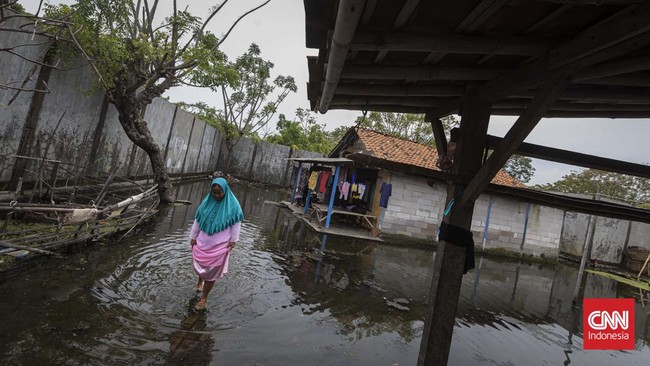 Warga Kampung Gaga Wetan, Teluk Naga, Kabupaten Tangerang terendam banjir selama 3 bulan. Banjir ini dinilai akibat pembangunan PIK 2 milik Agung Sedayu.