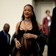 Dari Rihanna hingga Emma Stone Ini Potret Street Style Selebriti di Paris Fashion Week