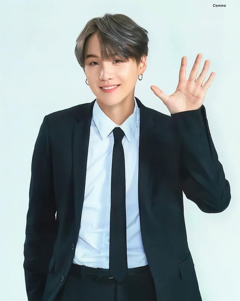 Suga BTS Min Yoongi atau lebih dikenal Suga, member BTS yang kini tengah berulang tahun yang ke-29. Yuk, intip potretnya!