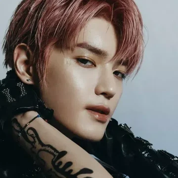 img-title Dari Jimin BTS Hingga Taeyong NCT, Sederet Idol K-Pop Ini Hobi Memberi Dukungan Emosional untuk Fans