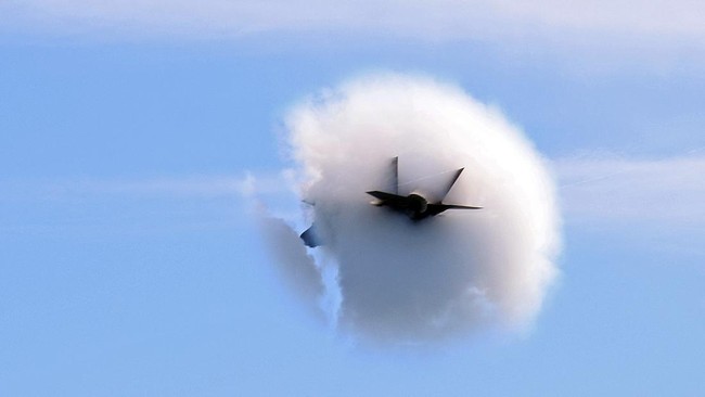 Suara gemuruh atau dentuman di Yogyakarta dikatakan TNI AU berasal dari sonic boom pesawat tempur yang sedang laitihan.