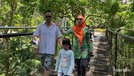 Venna Melinda dan Ferry Irawan telah sah menjadi suami istri&comma; mereka pun bulan madu di Bali dan ajak Vania jalan-jalan&period; Yuk&comma; intip&excl;