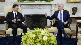 Biden dan Zelensky Dialog Hari Ini, Bahas Dukungan AS untuk Ukraina