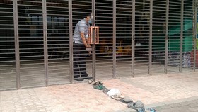 Antrean Sandal Beli Minyak Goreng di Pemalang