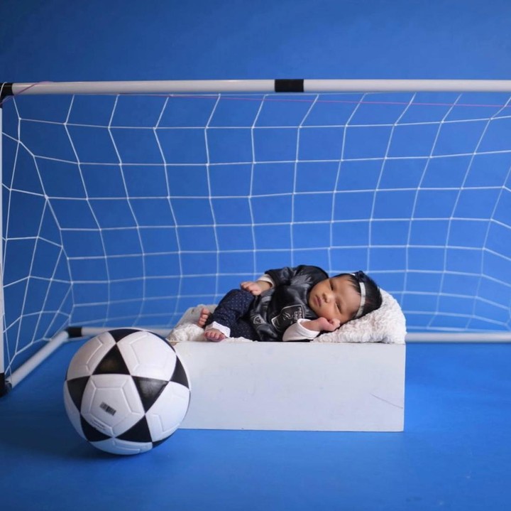 <p>Nah, belum lama ini <em>baby</em> Ameena menjalani pemotretan untuk <em>newborn photoshoot</em> lho. Atta dan Aurel memilih tema beragam untuk pemotretan putrinya. (Foto: Instagram @attahalilintar)</p>