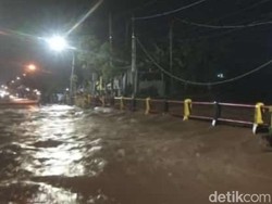 Jalur Pantura Kota Pasuruan Lumpuh Akibat Banjir Luapan Sungai Petung