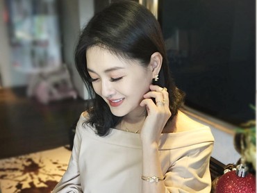 img-title Viral Foto Langka Putri Mendiang Barbie Hsu yang Bikin Salah Fokus