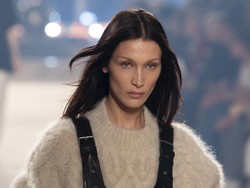 Salut! Bella-Gigi Hadid Sumbang Gaji Fashion Show untuk Ukraina