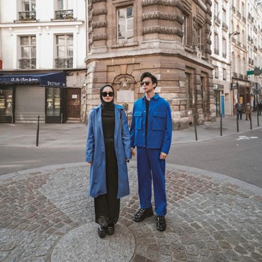 Sering Tampil Modis, Dinda Hauw & Rey Mbayang Rilis Koleksi Busana