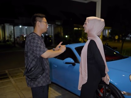 Kini Ditahan, Doni Salmanan Sempat Hadiahi Istri Mobil Porsche Rp4 M