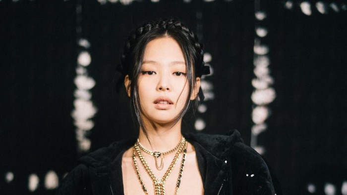 Jennie BLACKPINK Debut Akting di Serial Drama Amerika, Simak Potretnya di Trailer 'The Idol'!