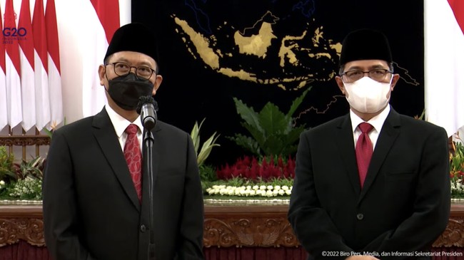 Jokowi 'Gaji' Kepala Otoritas IKN Rp172 Juta per Bulan Jokowi memberikan gaji Rp172 juta kepada kepala otoritas IKN Nusantara dan Rp155 juta kepada wakil kepala otoritas IKN.