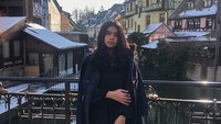 <p>JP Millenix memutuskan menetap di Prancis untuk meneruskan pendidikannya. Wanita 22 tahun ini kuliah di jurusan Hukum di Universitas Ultirekoma, Prancis. Ia dikabarkan telah lulus dan menyandang gelar sarjana. (Foto: Instagram @jpmillenix_)</p>