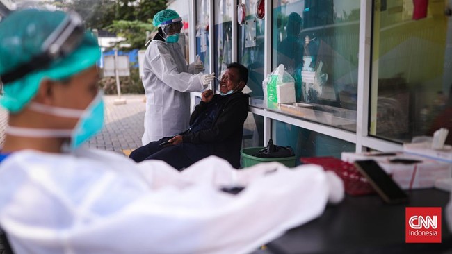 Konfirmasi positif Covid-19 bertambah sebanyak 2.472 kasus per Jumat (8/7). Sementara pasien sembuh bertambah 2.386 orang dan 5 orang meninggal duni.