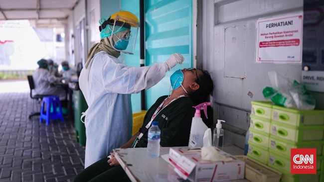 Pemerintah mengklaim tren kasus positif virus corona, angka kematian serta keterisian rumah sakit terus mengalami penurunan.