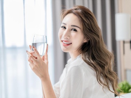 3 Masalah Kulit Wajah yang Bisa Diatasi dengan Air Mineral, Jerawat Salah Satunya