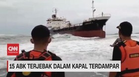 VIDEO: 15 ABK Terjebak Dalam Kapal Terdampar