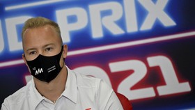 Kejanggalan Pemecatan Pembalap Rusia dari Tim F1 Haas