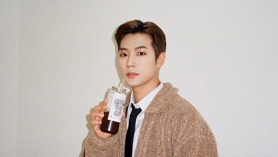 Park Seo Ham memulai wajib militernya pada hari Kamis (10/3)