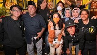 <p>Baru-baru ini, para pemain Si Doel pun kembali berkumpul. Hal ini tampak dalam unggahan pemeran Atun, Suty Karno di akun Instagram pribadinya. (Foto: Instagram @sutykarno)</p>
