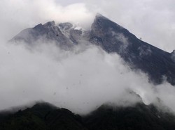 Beredar Video Petir Sambar Puncak Gunung Merapi, Ini Penjelasan BPPTKG