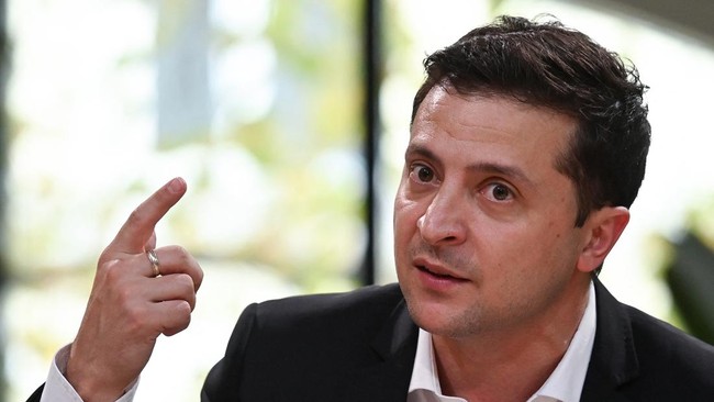Presiden Ukraina, Volodymyr Zelensky, membongkar curhat tentara Rusia dari bocoran bukti percakapan di antara mereka, Selasa (16/3).