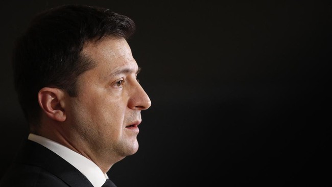 Presiden Ukraina Volodymyr Zalensky meminta Meta, induk platform Facebook dan Instagram menghentikan operasinya di Rusia