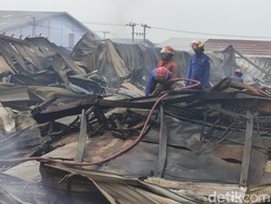 Penampakan Pabrik Sepatu di Sidoarjo Usai Terbakar Hebat Selama 6 Jam