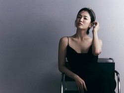 Jadi Ingin Hang Out Bareng,  Gaya Santai Song Hye Kyo Saat Jalan dengan Teman Artis