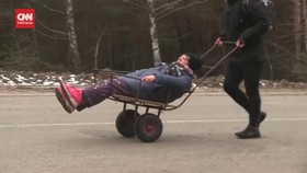 VIDEO: Warga Ukraina Dievakuasi dari Zona Perang Dekat Kyiv