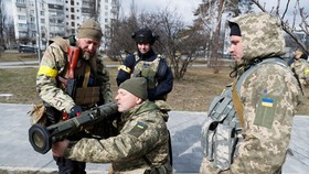 Ukraina Klaim Hancurkan Gudang Senjata Rusia di Luhansk, Perang Sengit