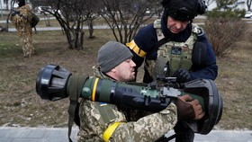 DPR AS Setujui Bantuan Rp194 Triliun untuk Ukraina